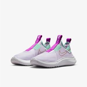 Nike Flex Plus (GS) 5Y Nike Flex Plus
Big Kids' Road Running Shoes